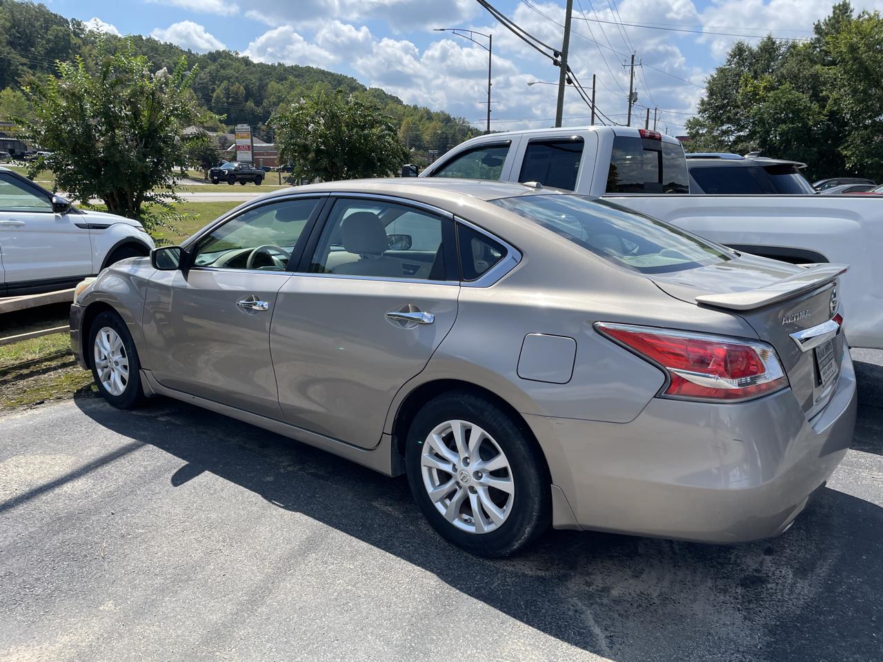 Nissan Altima 4dr Sdn I4 2.5 S 2014