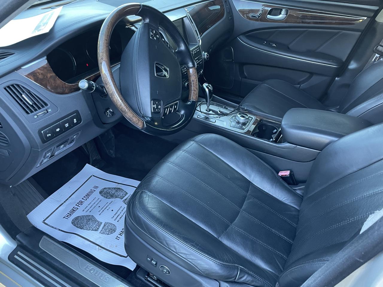 Hyundai Equus 4dr Sdn Signature 2012
