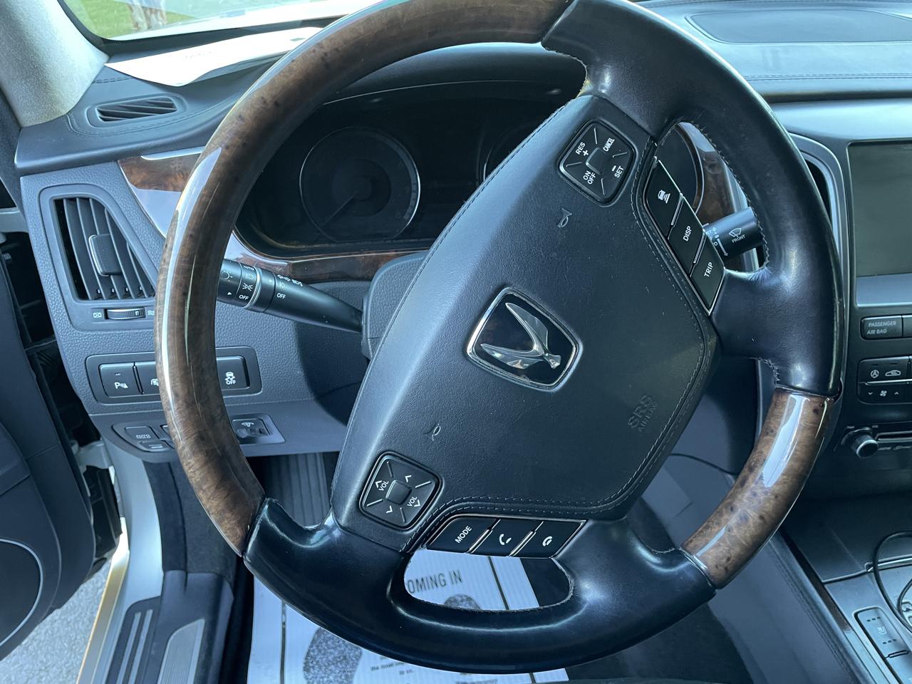 Hyundai Equus 4dr Sdn Signature 2012
