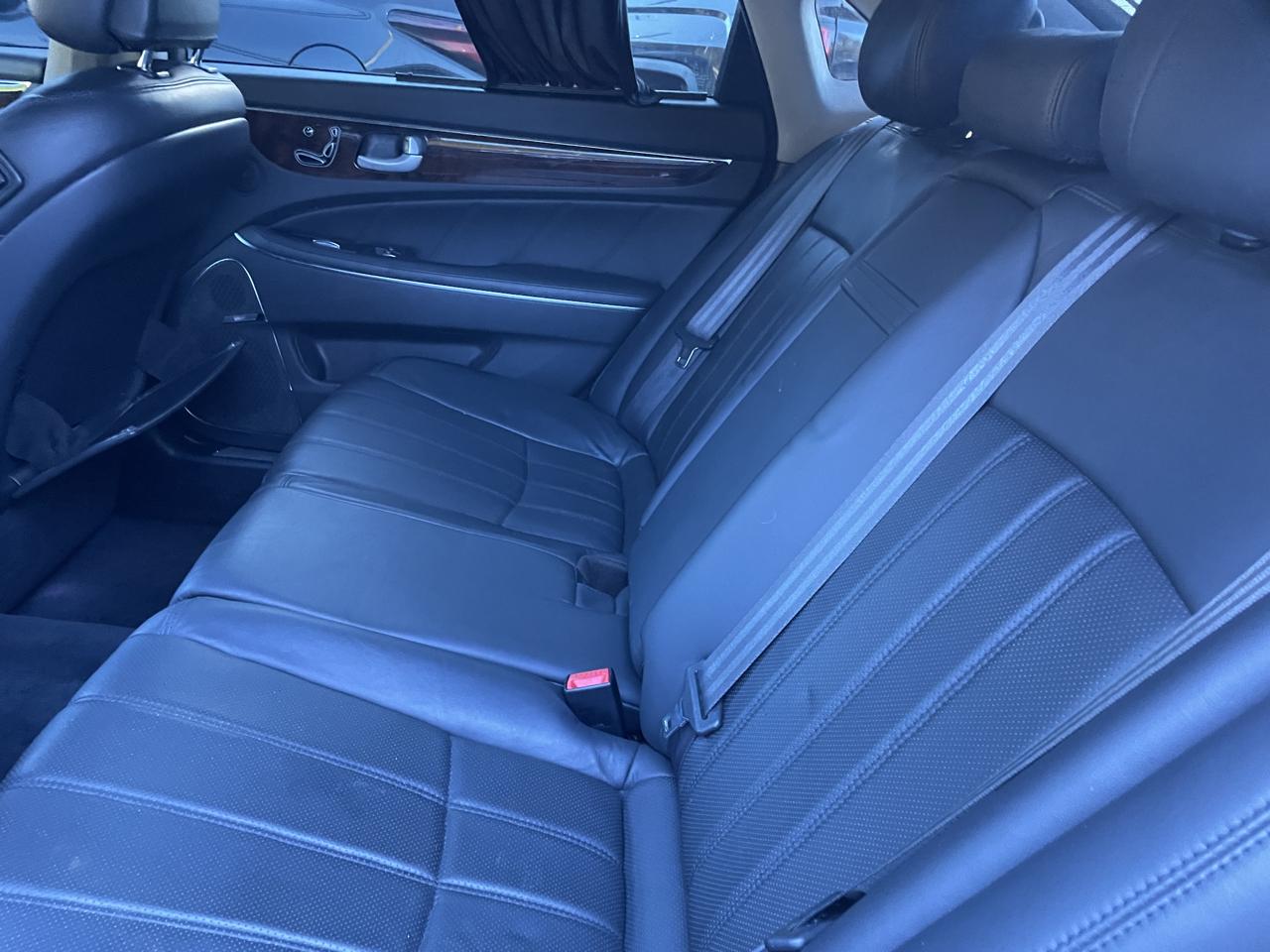 Hyundai Equus 4dr Sdn Signature 2012