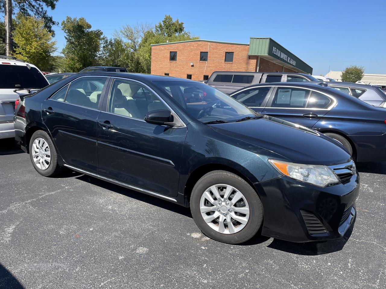 Toyota Camry 4dr Sdn I4 Auto LE (Natl) *Ltd Avail* 2014