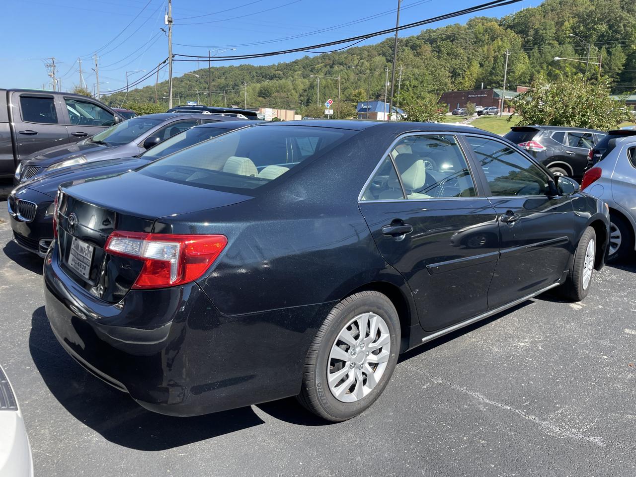 Toyota Camry 4dr Sdn I4 Auto LE (Natl) *Ltd Avail* 2014