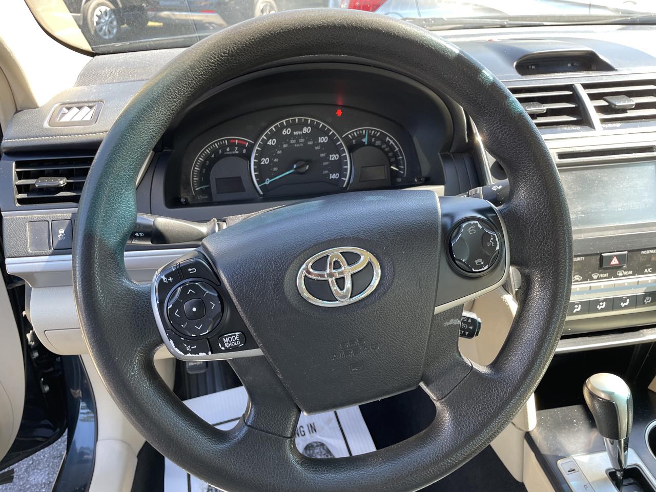 Toyota Camry 4dr Sdn I4 Auto LE (Natl) *Ltd Avail* 2014