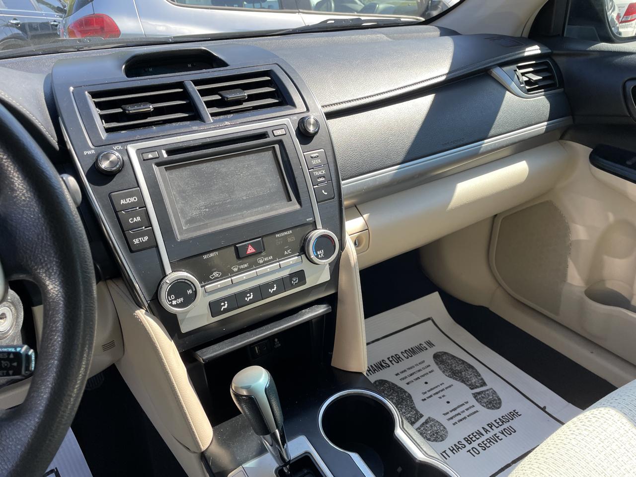 Toyota Camry 4dr Sdn I4 Auto LE (Natl) *Ltd Avail* 2014