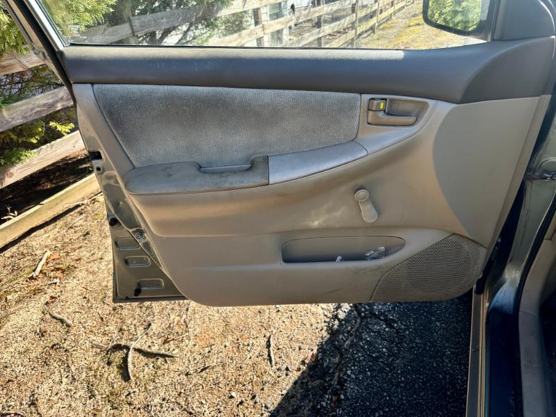 Toyota Corolla LE 2004