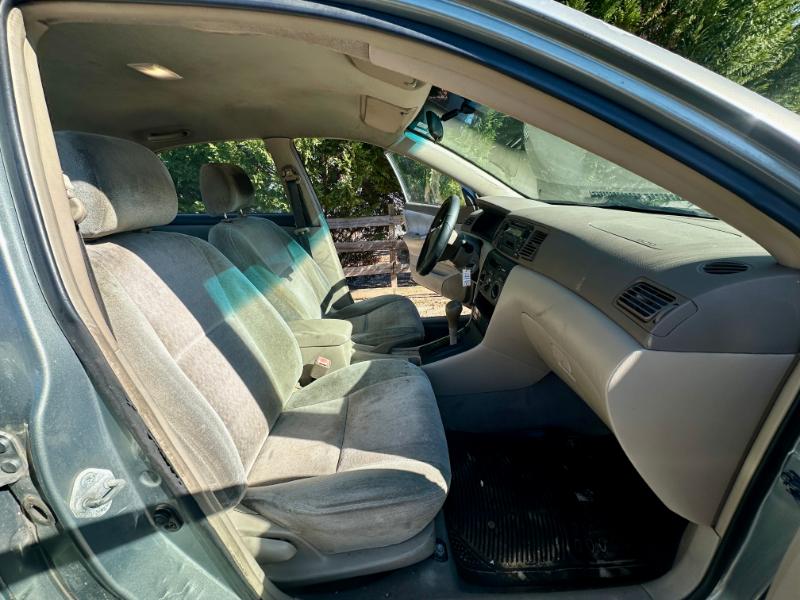 Toyota Corolla LE 2004