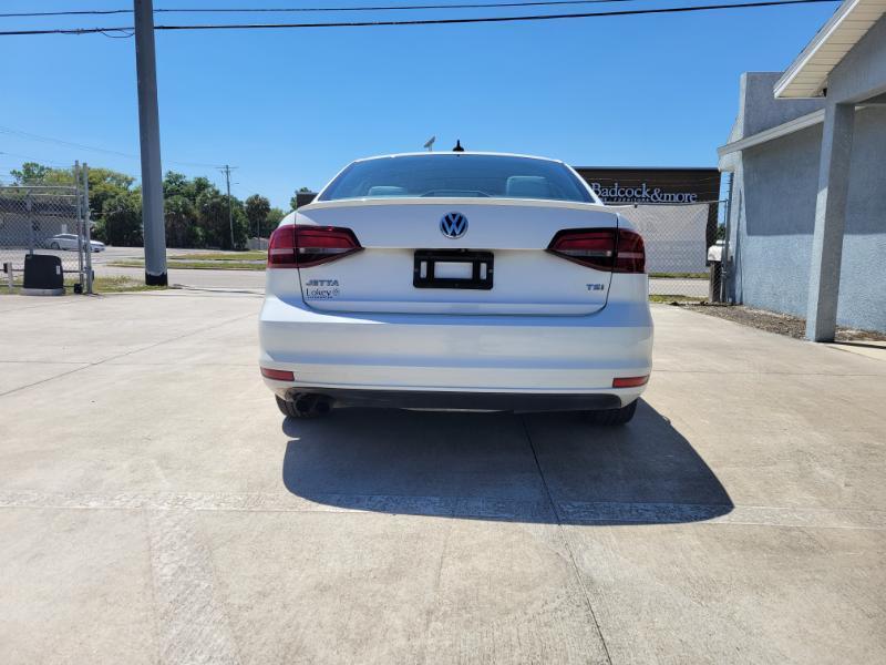 Volkswagen Jetta SE 6A 2016