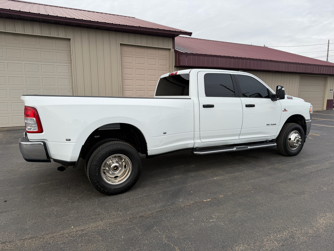 RAM 3500 Big Horn Crew Cab LWB 4WD DRW 2024 RAM 3500 Big Horn Crew Cab LWB 4WD DRW 2024