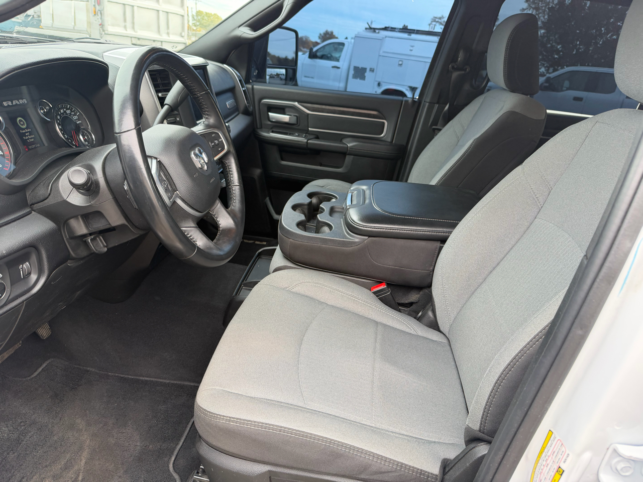 RAM 3500 Big Horn Crew Cab LWB 4WD DRW 2024 RAM 3500 Big Horn Crew Cab LWB 4WD DRW 2024