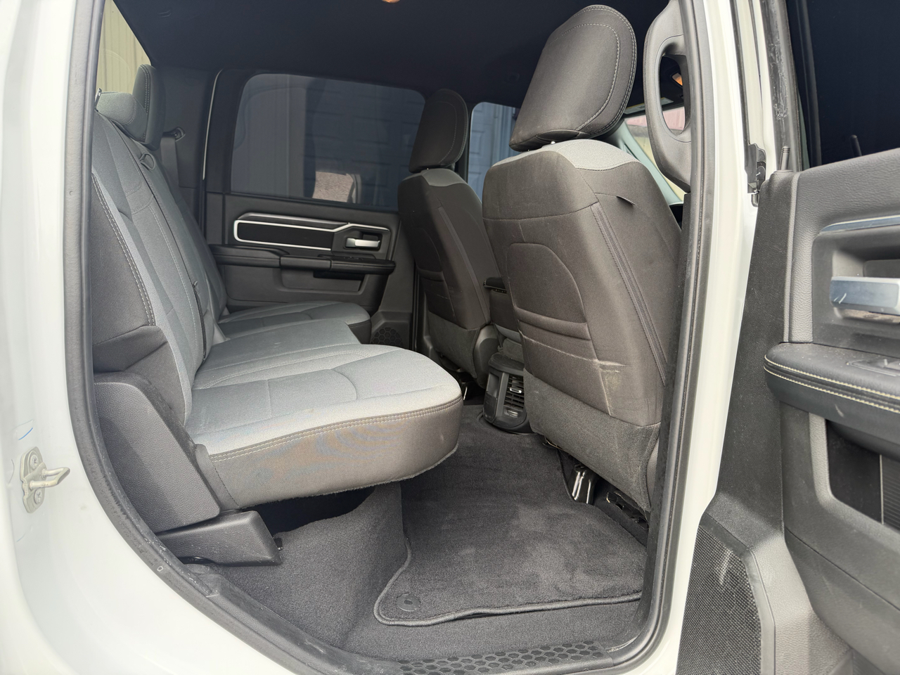 RAM 3500 Big Horn Crew Cab LWB 4WD DRW 2024 RAM 3500 Big Horn Crew Cab LWB 4WD DRW 2024