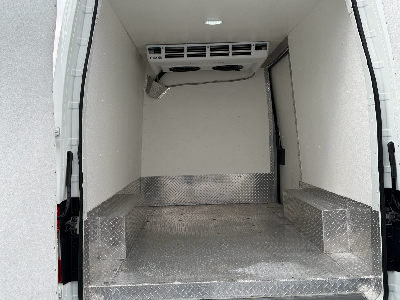 Nissan NV Cargo 2500 HD S V6 High Roof 2020