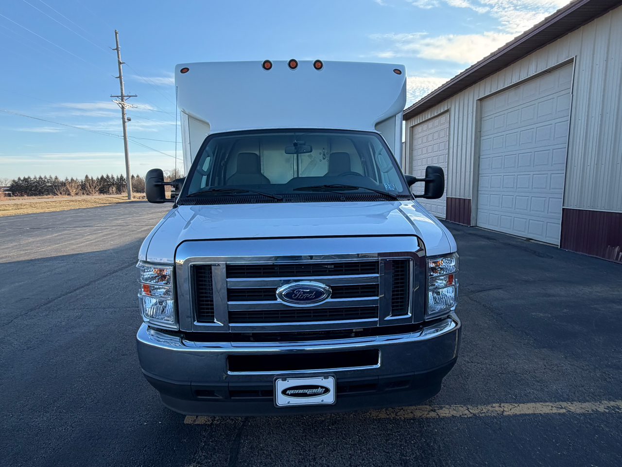 Ford Econoline E-350 Super Duty 2021