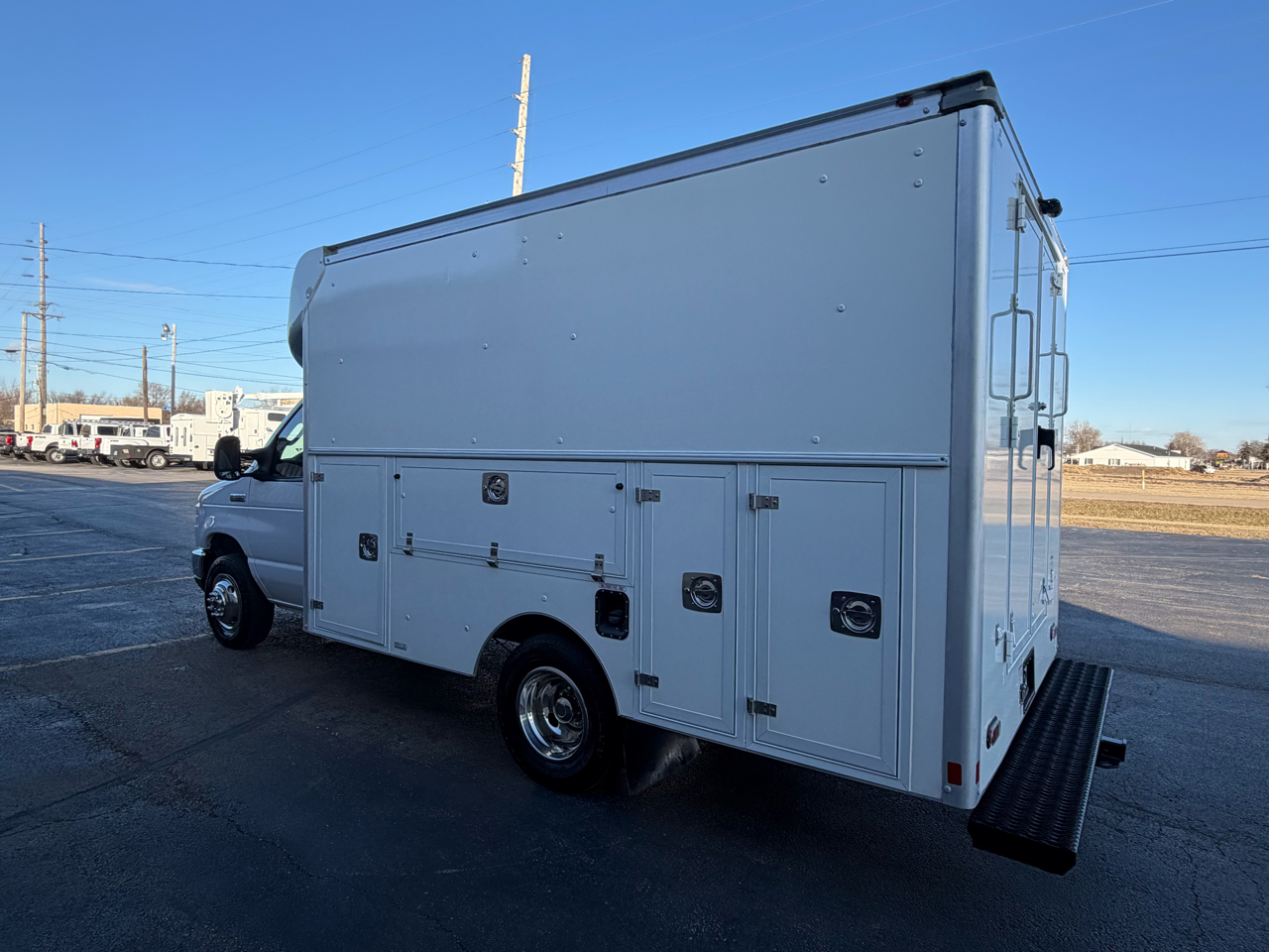 Ford Econoline E-350 Super Duty 2021