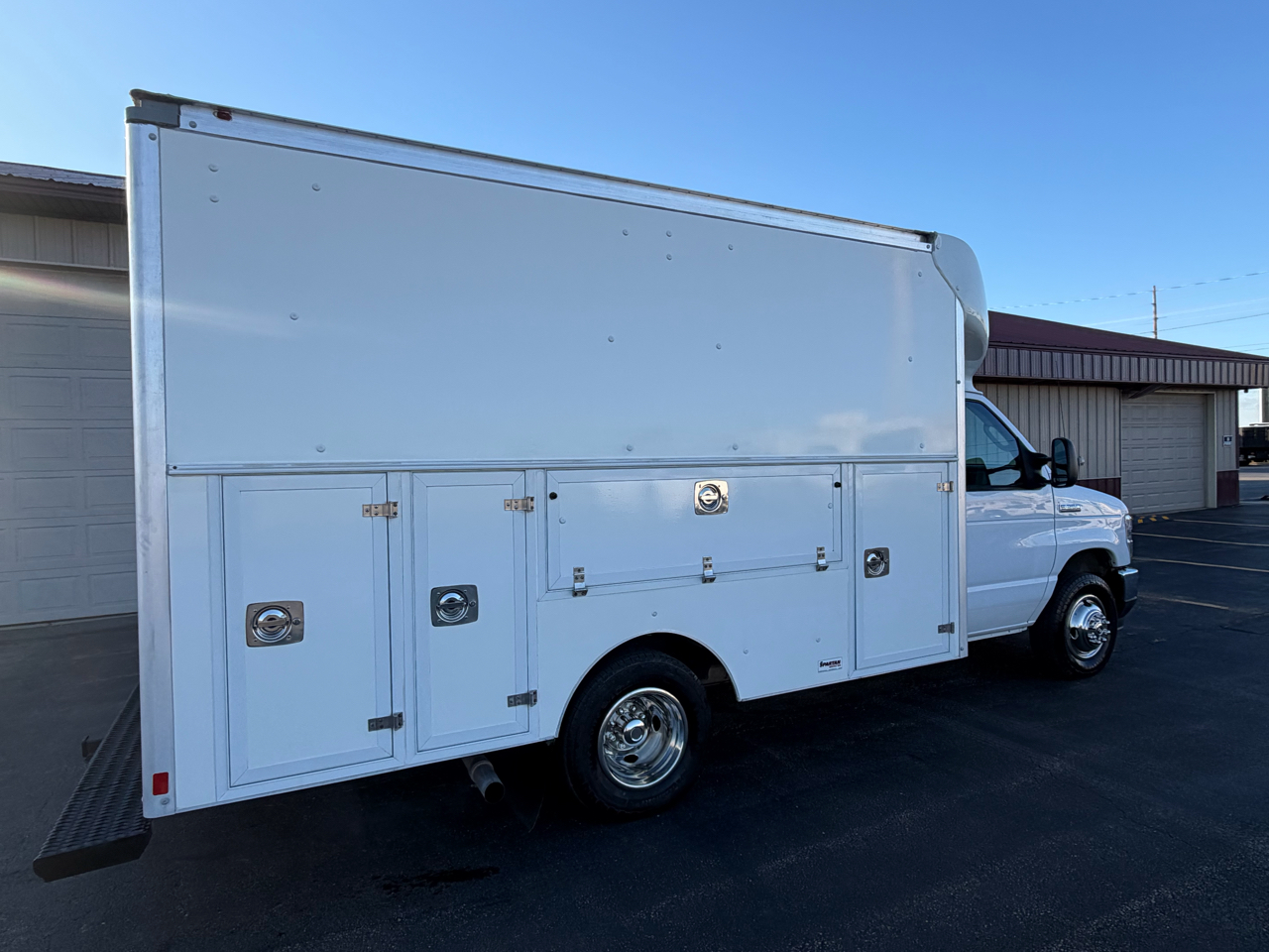 Ford Econoline E-350 Super Duty 2021