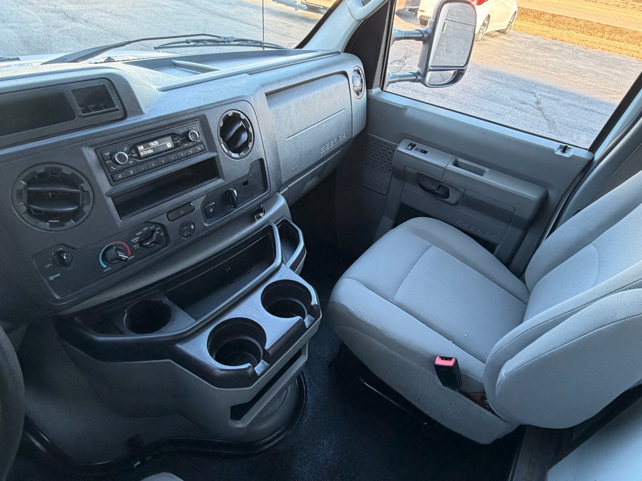 Ford Econoline E-350 Super Duty 2021