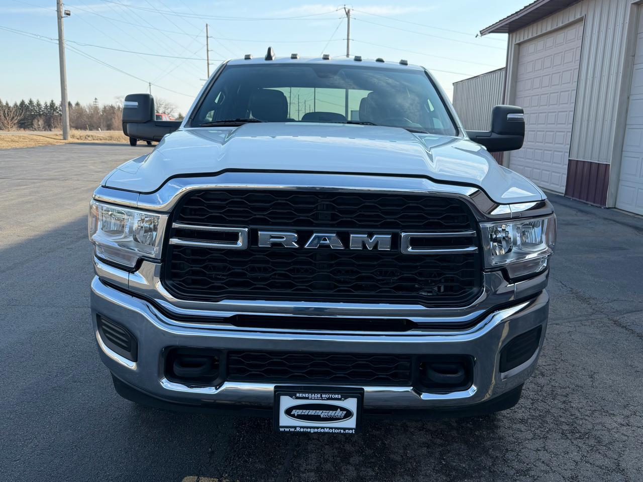RAM 3500 Tradesman Crew Cab 4WD DRW 2024