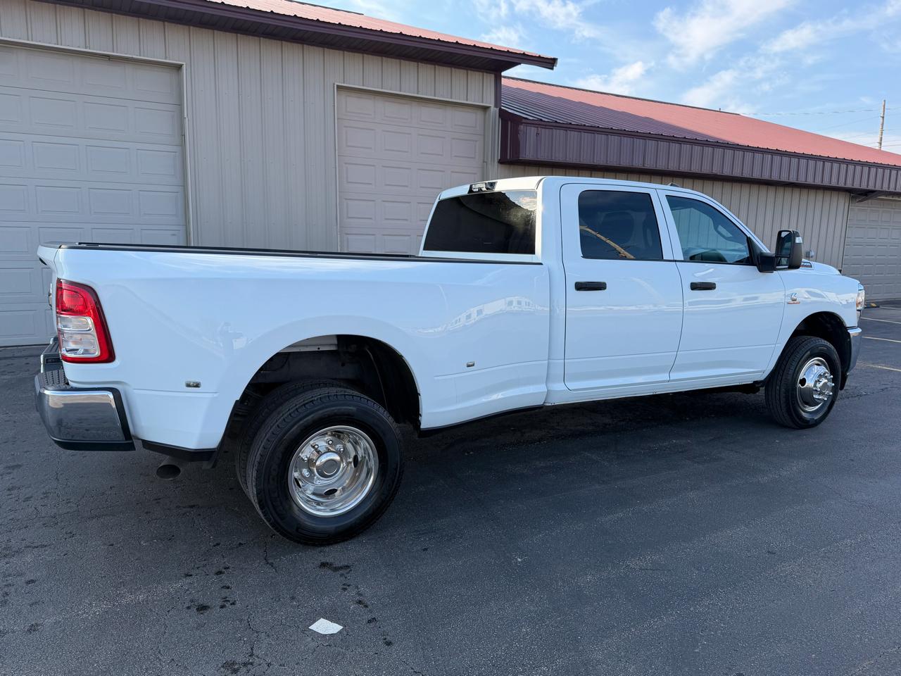 RAM 3500 Tradesman Crew Cab 4WD DRW 2024