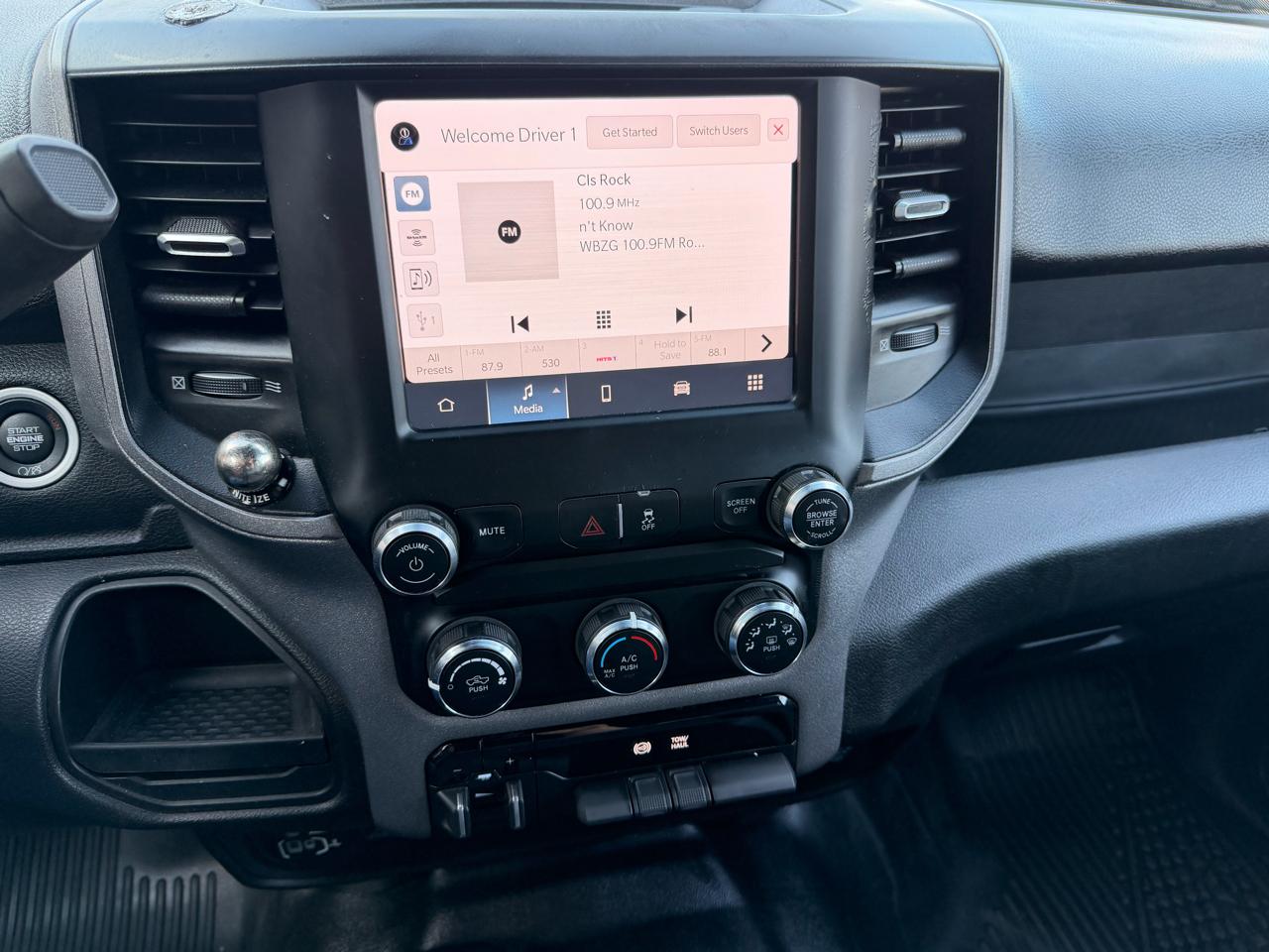 RAM 3500 Tradesman Crew Cab 4WD DRW 2024