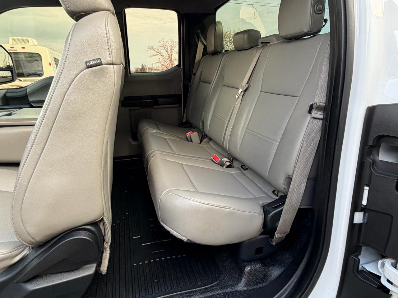 Ford F-350 SD Lariat SuperCab Long Bed DRW 4WD 2017