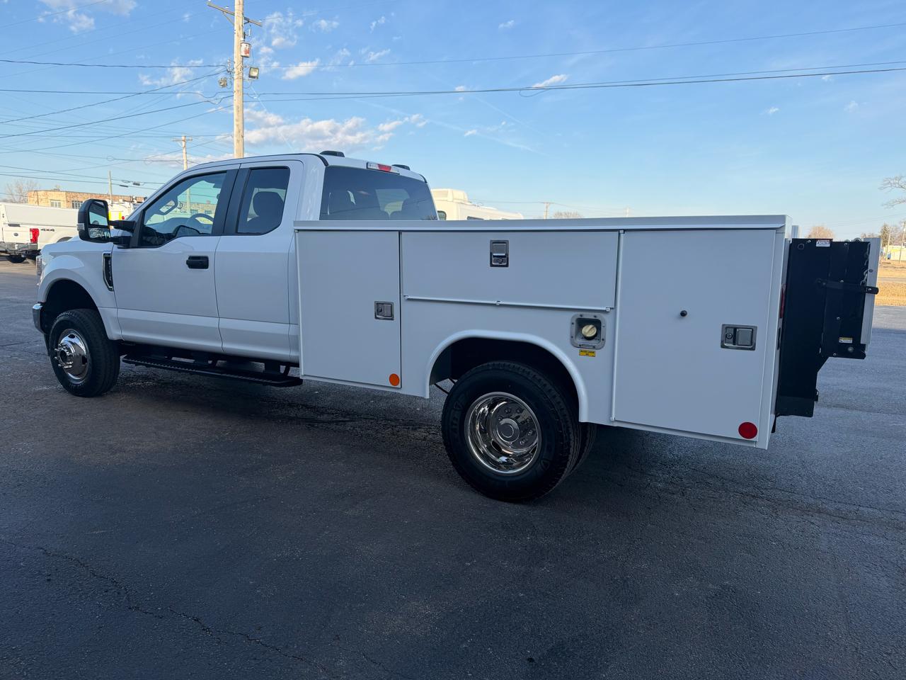 Ford F-350 SD XL SuperCab Long Bed 4WD DRW 2022
