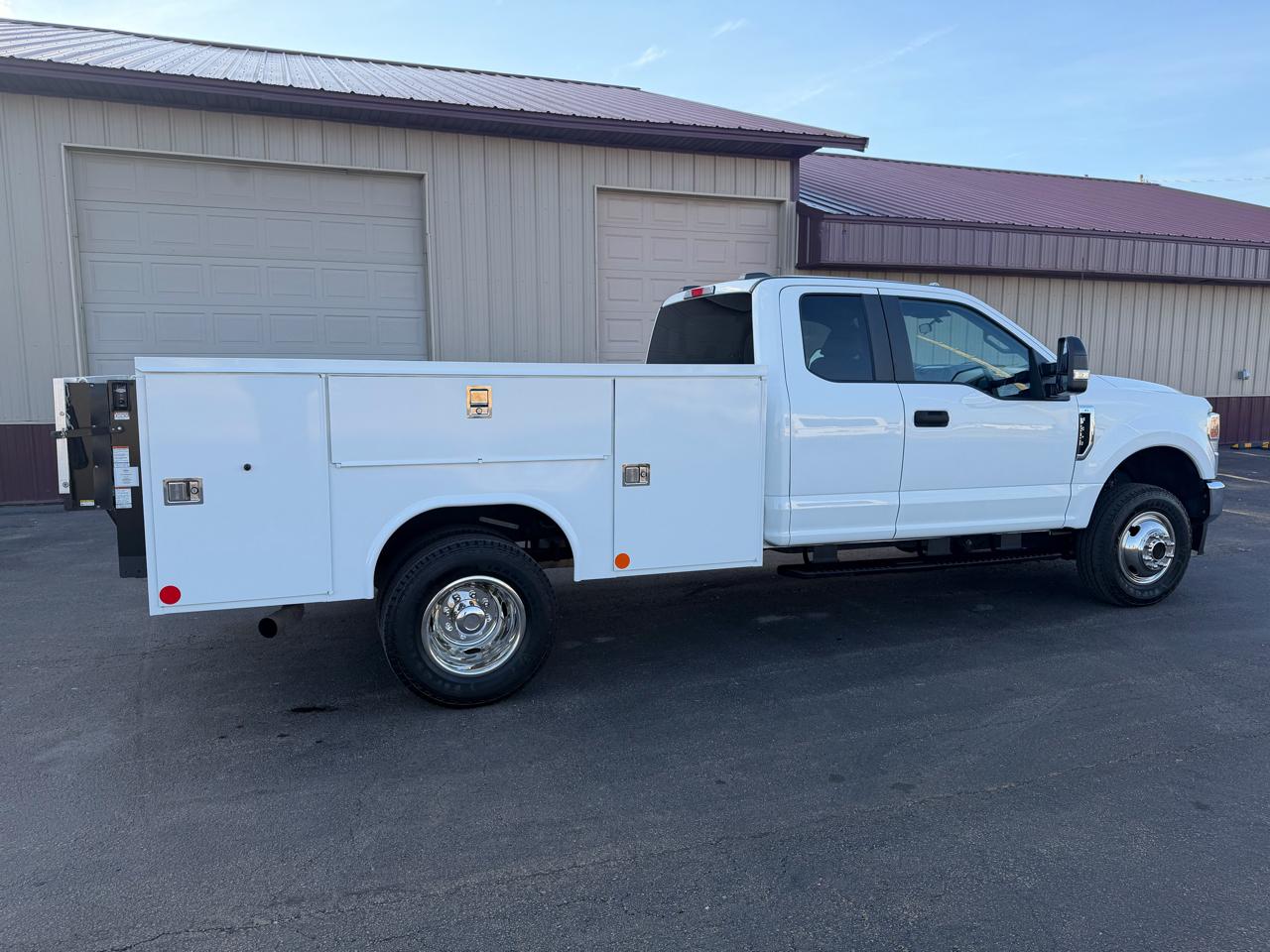 Ford F-350 SD XL SuperCab Long Bed 4WD DRW 2022