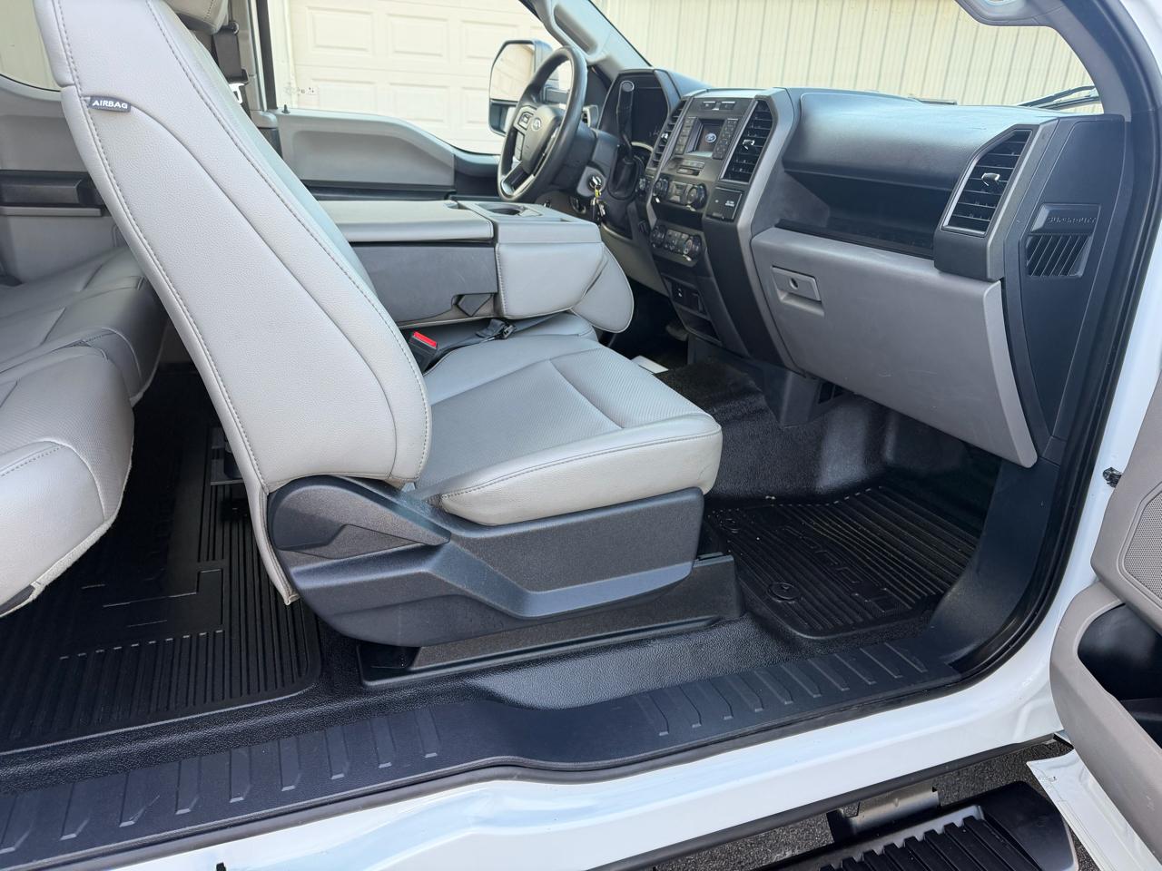 Ford F-350 SD XL SuperCab Long Bed 4WD DRW 2022