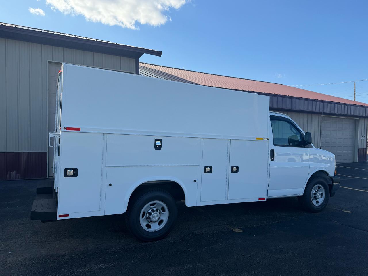 Chevrolet Express G3500 139" 2017