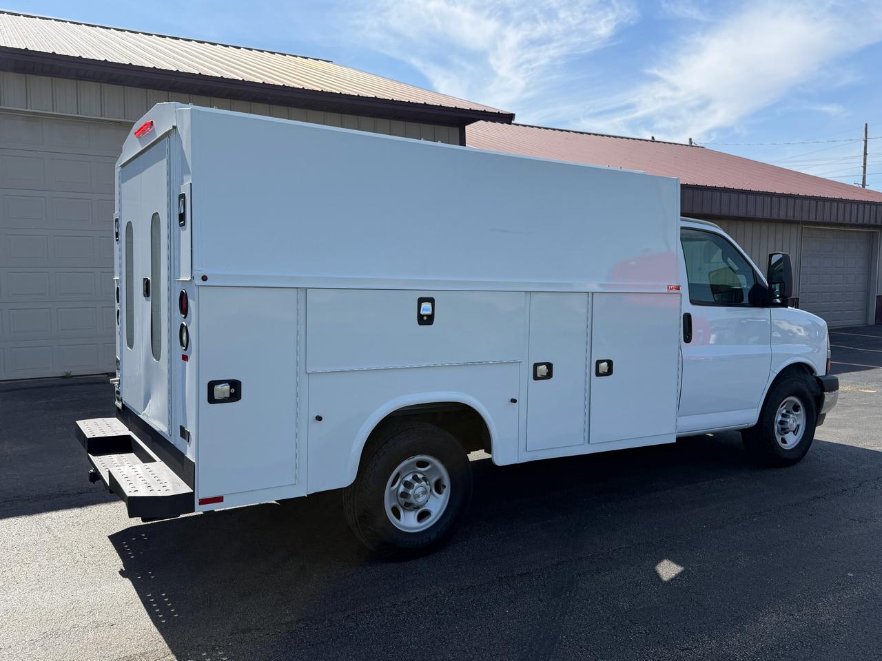 Chevrolet Express G3500 139" 2017