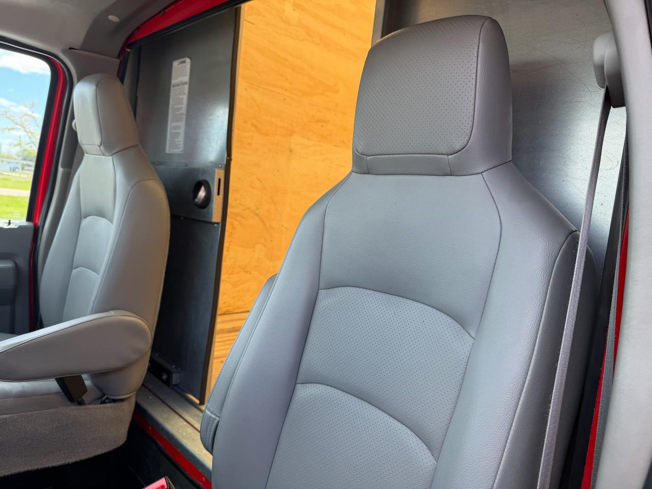 Ford Econoline E-350 Super Duty 2021