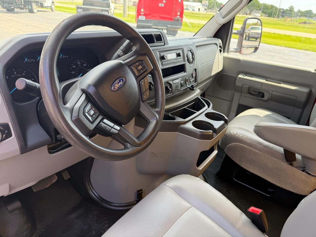 Ford Econoline E-350 Super Duty 2021