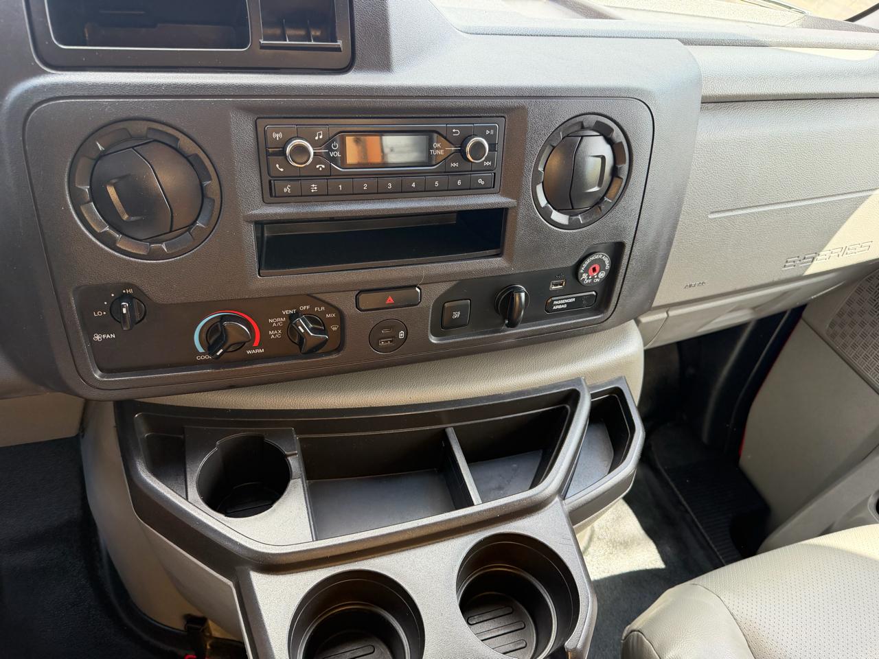 Ford Econoline E-350 Super Duty 2021