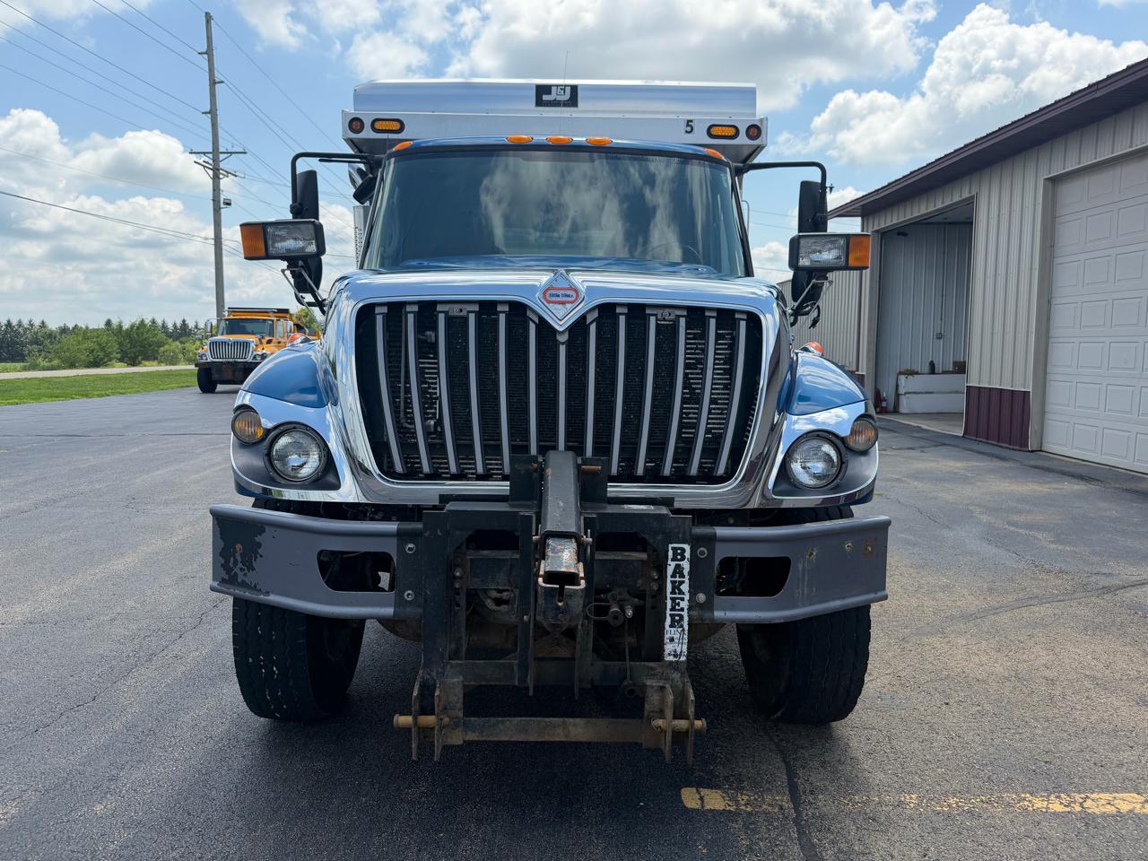 International 7400  2009