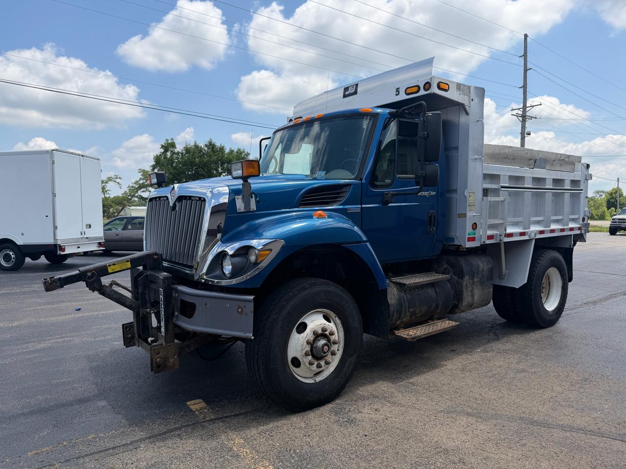 International 7400  2009