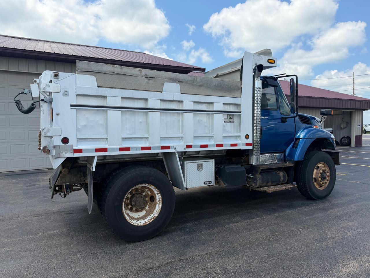International 7400  2009