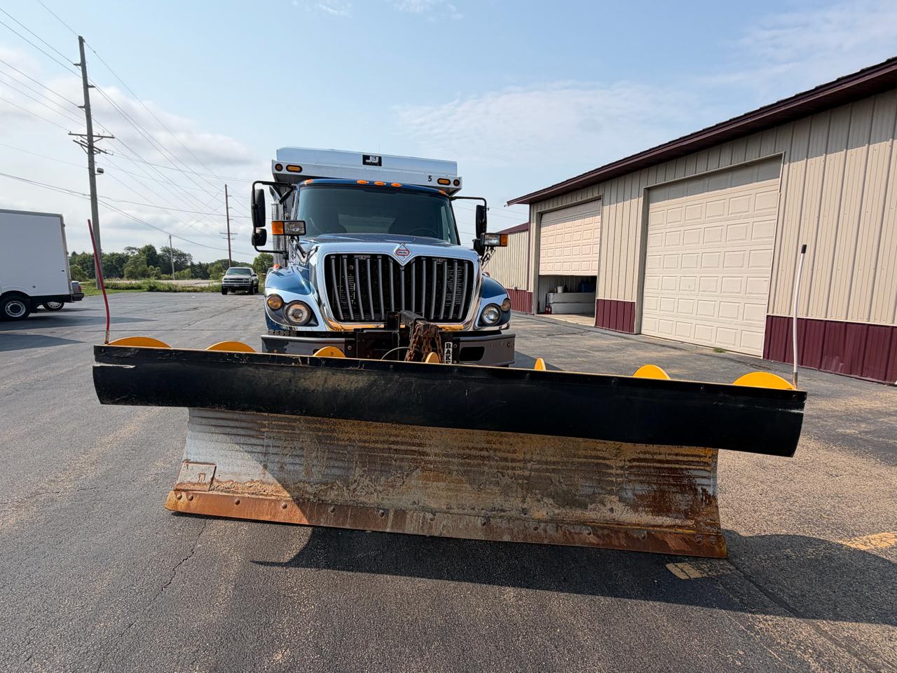 International 7400  2009