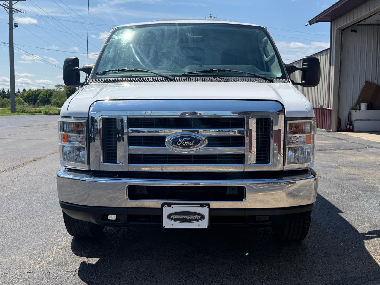Ford Econoline E-350 Super Duty 2010