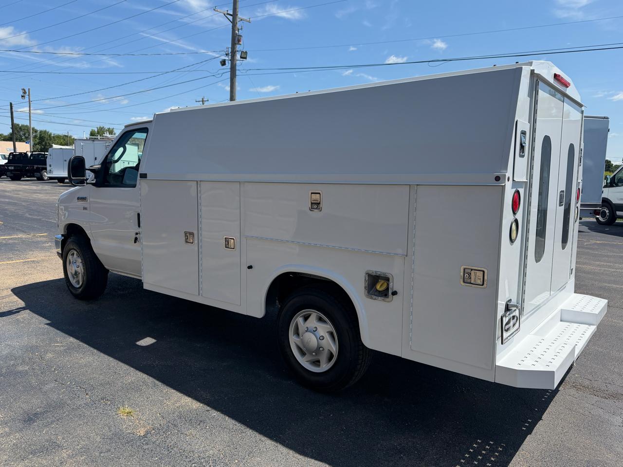 Ford Econoline E-350 Super Duty 2010