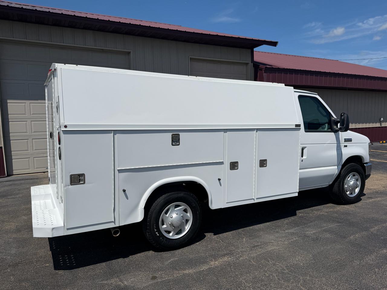 Ford Econoline E-350 Super Duty 2010