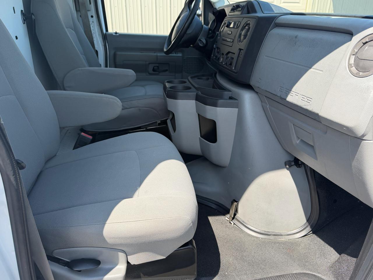 Ford Econoline E-350 Super Duty 2010