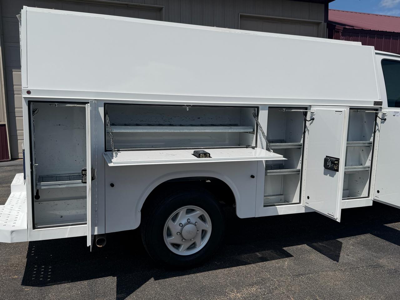 Ford Econoline E-350 Super Duty 2010