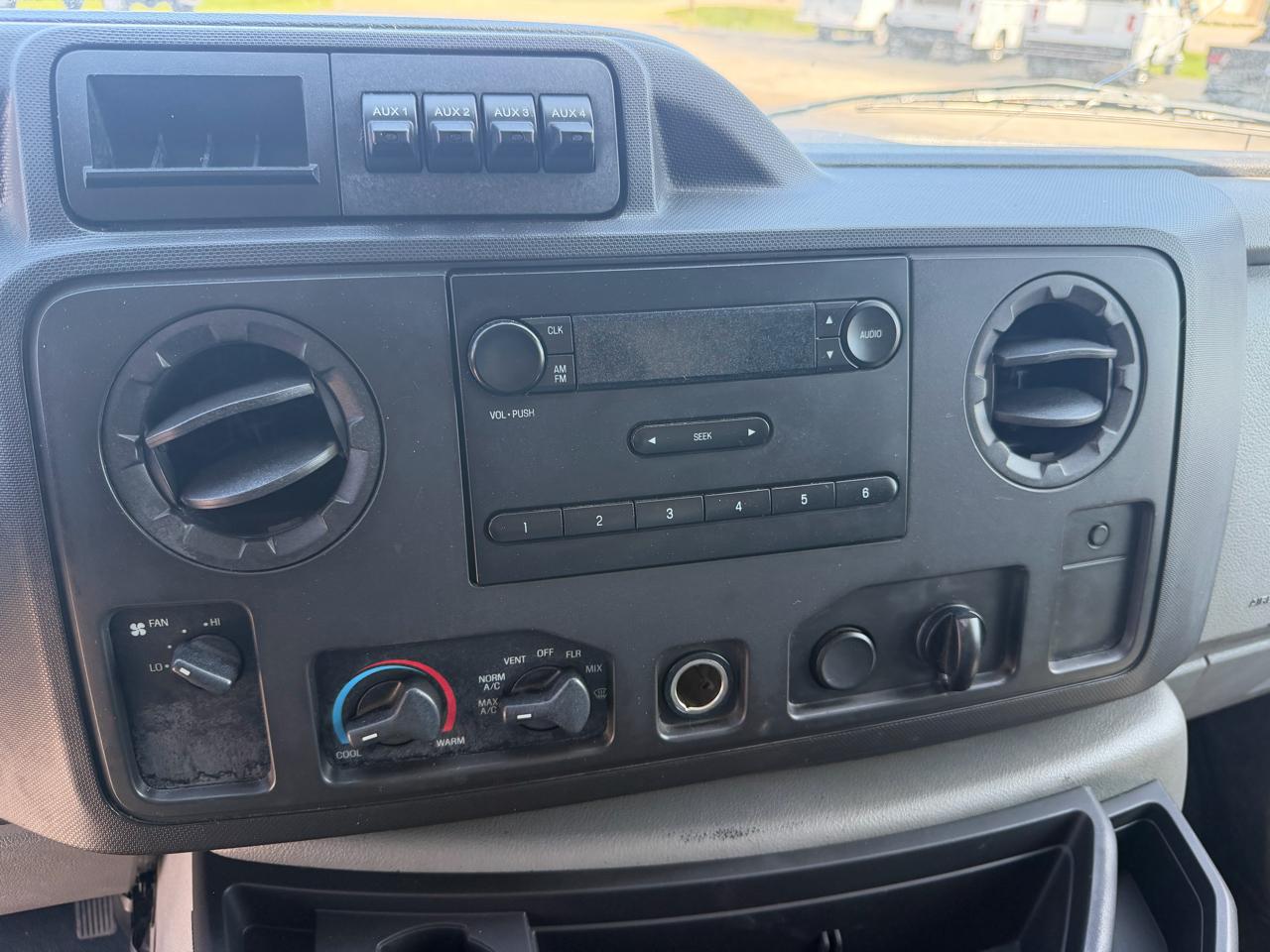 Ford Econoline E-350 Super Duty 2010