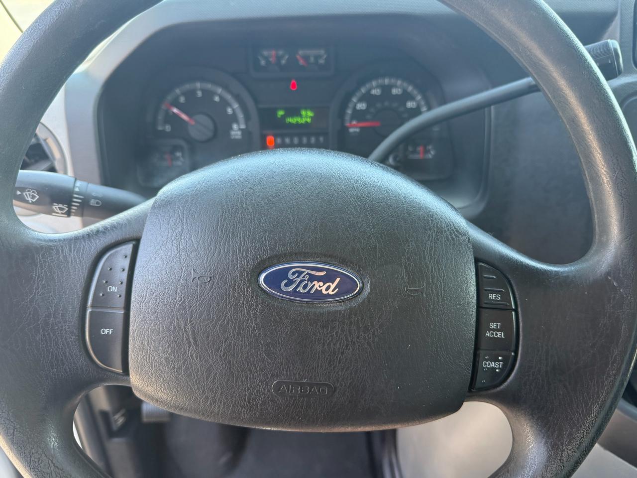 Ford Econoline E-350 Super Duty 2010