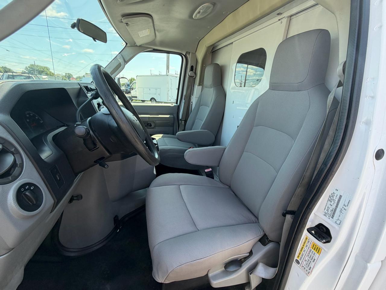 Ford Econoline E-350 Super Duty 2010