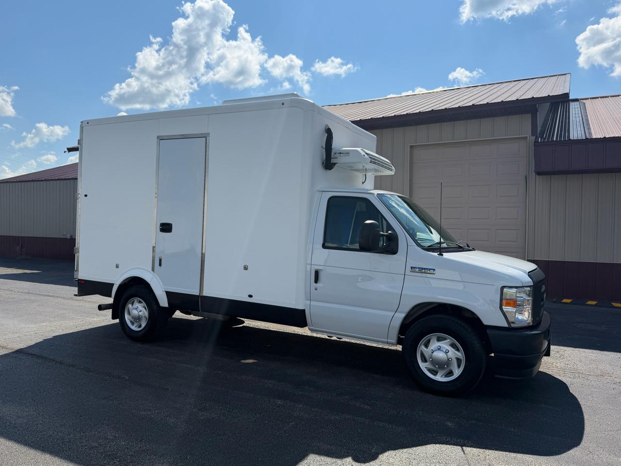 Ford Econoline E-350 Super Duty 2023