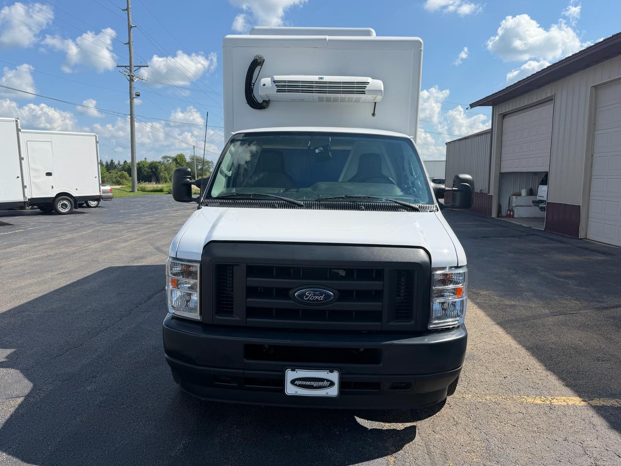 Ford Econoline E-350 Super Duty 2023