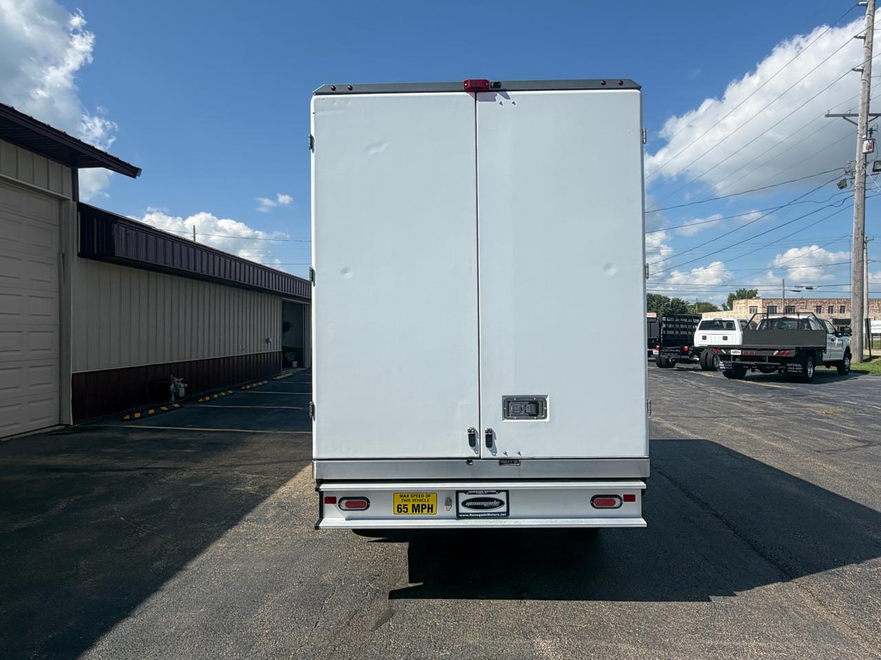 Ford Econoline E-350 Super Duty 2023