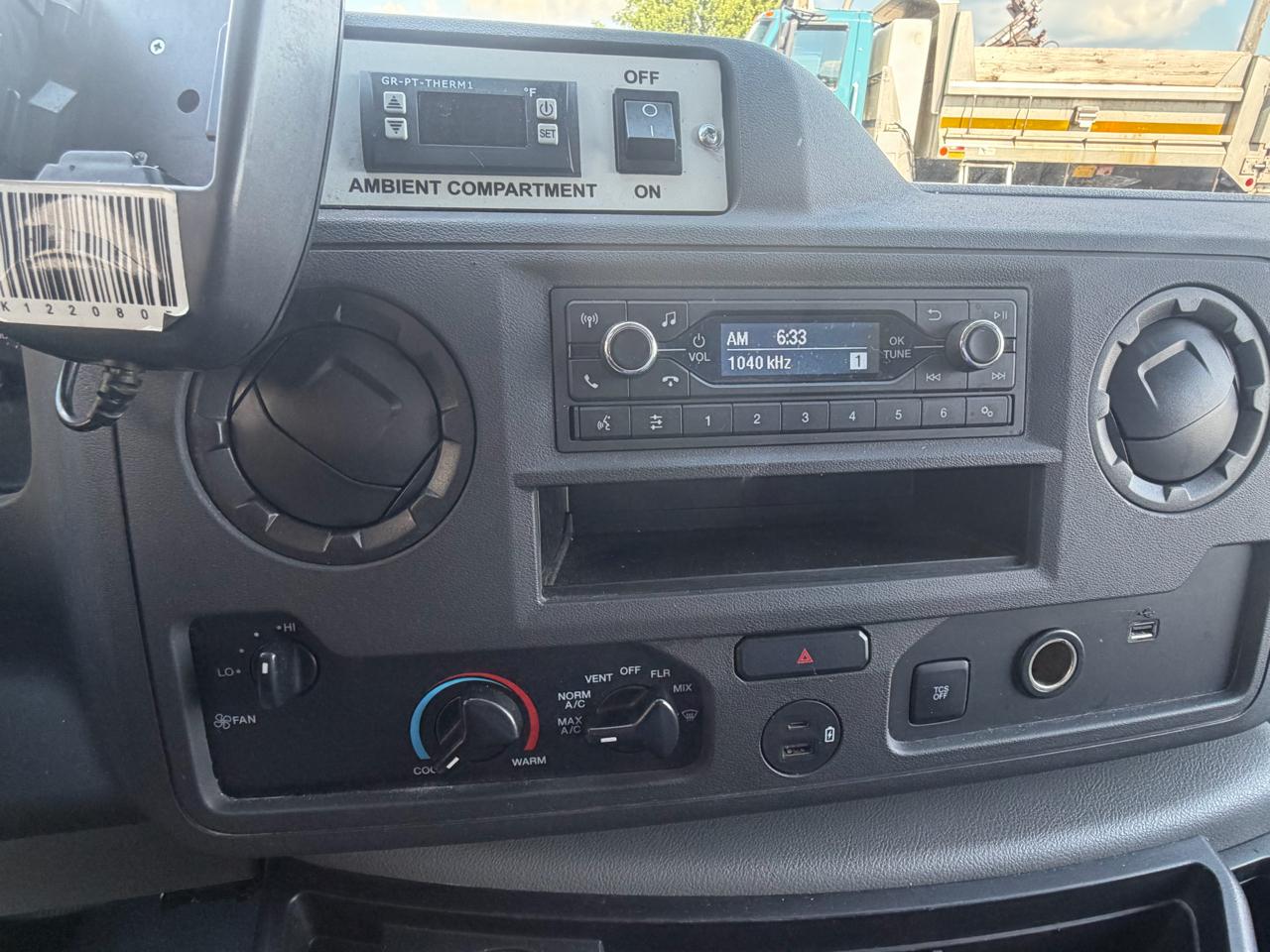 Ford Econoline E-350 Super Duty 2023
