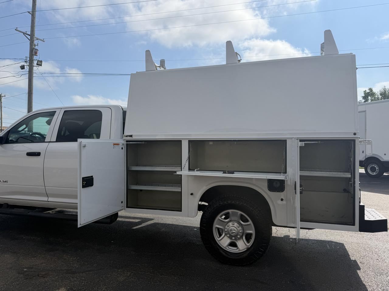 RAM 3500 Regular Cab Standard Weel Base 4WD 2021