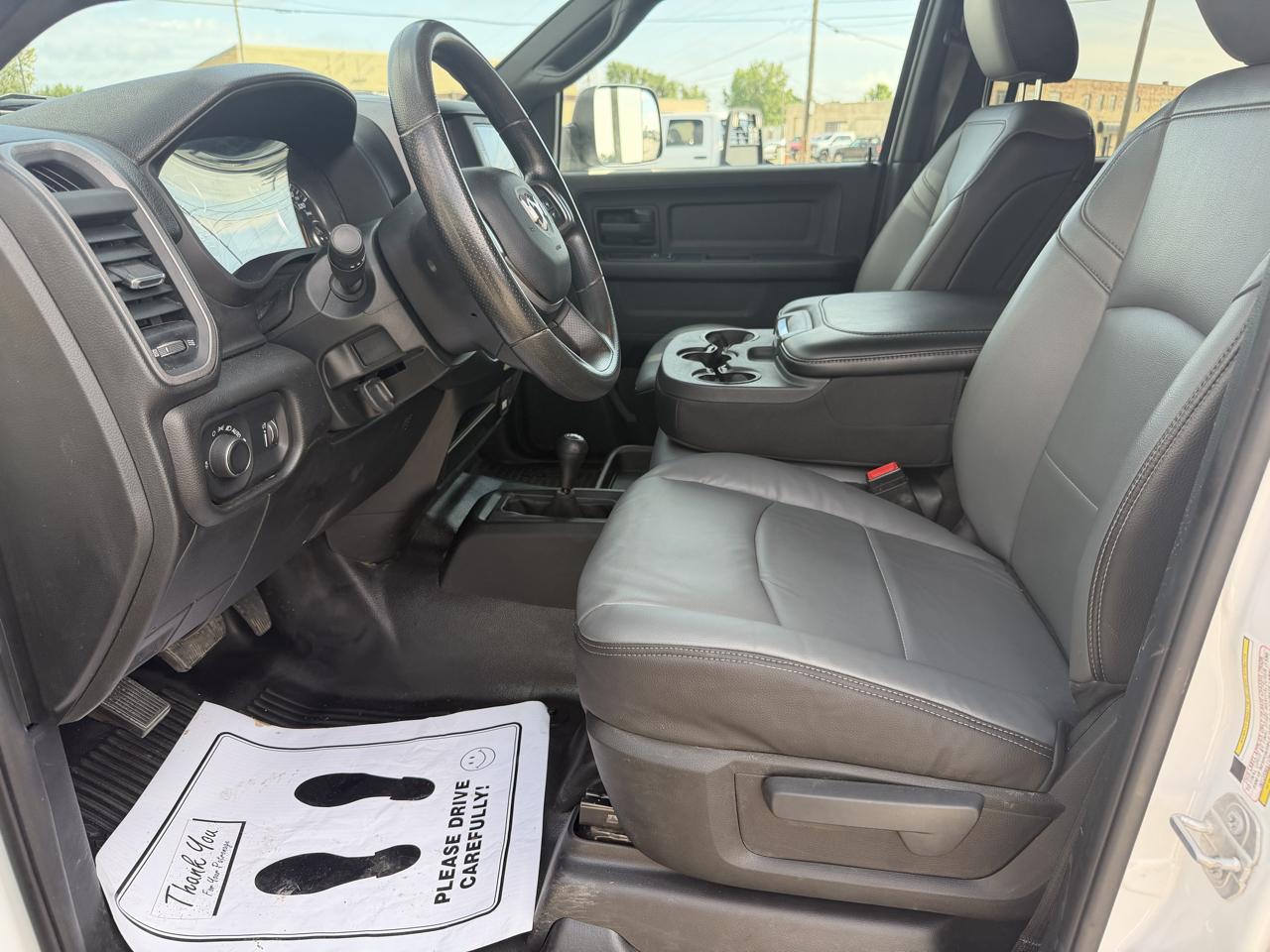 RAM 3500 Regular Cab Standard Weel Base 4WD 2021