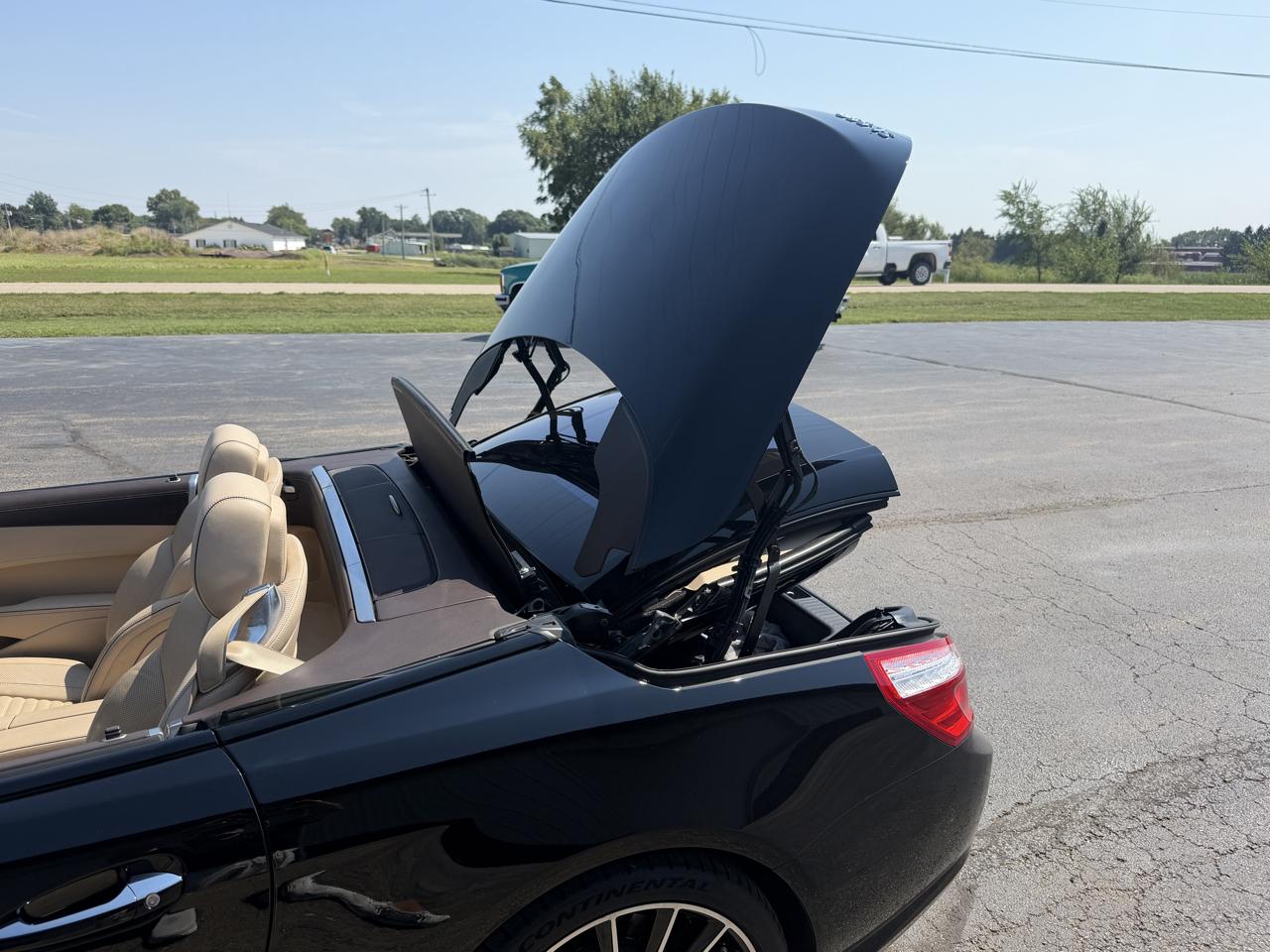 Mercedes-Benz SL-Class SL550 2D Roadster 2013